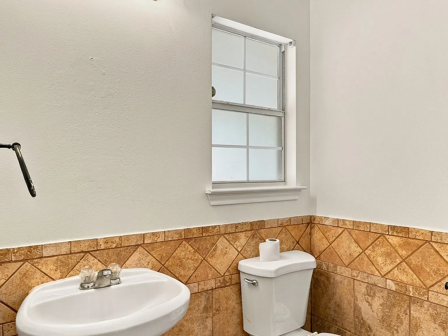 3 bed, 2.5 bath, 1739 sqft, $2,400 — Photo 4