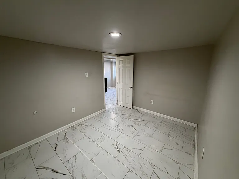 1115 E Upsal St #BASEMENT — Photo 3
