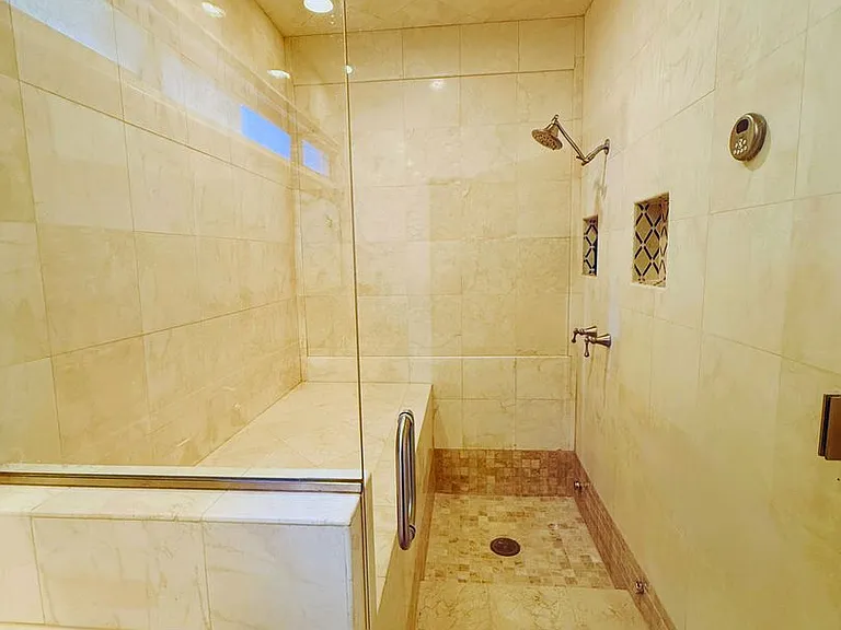 2570 Nichols Canyon Rd — Photo 34