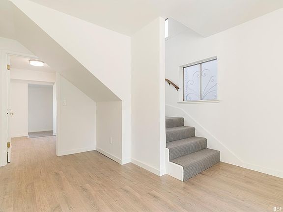 4th image of 949 Brussels St