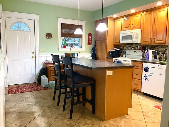 4th image of 39 Everett St #1