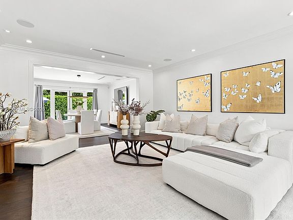 2nd image of 3267 Riviera Dr