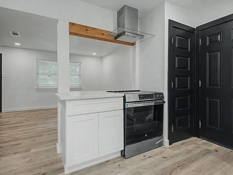502 Rogers Way — Photo 5