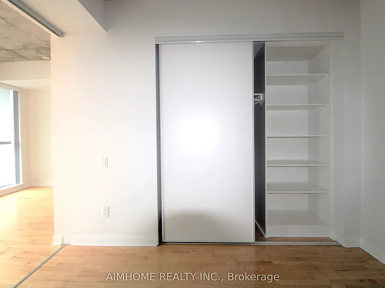 375 King St W #2208 — Photo 15