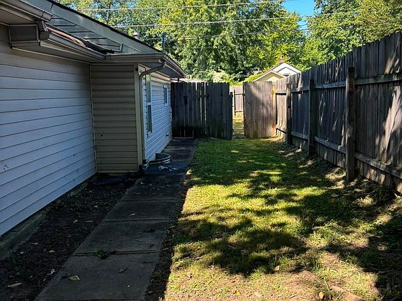 3rd image of 222 N 8th Ave