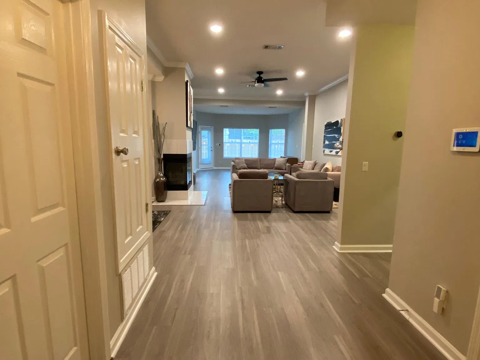 1188 Longwood Dr — Photo 3