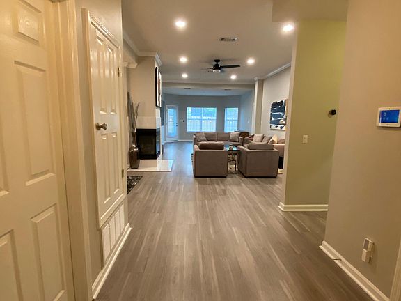 3rd image of 1188 Longwood Dr