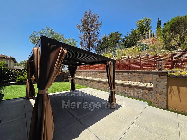 2819 Savannah Ct — Photo 22