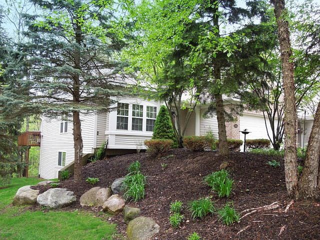 2nd image of 5851 Lyn Haven Dr SE