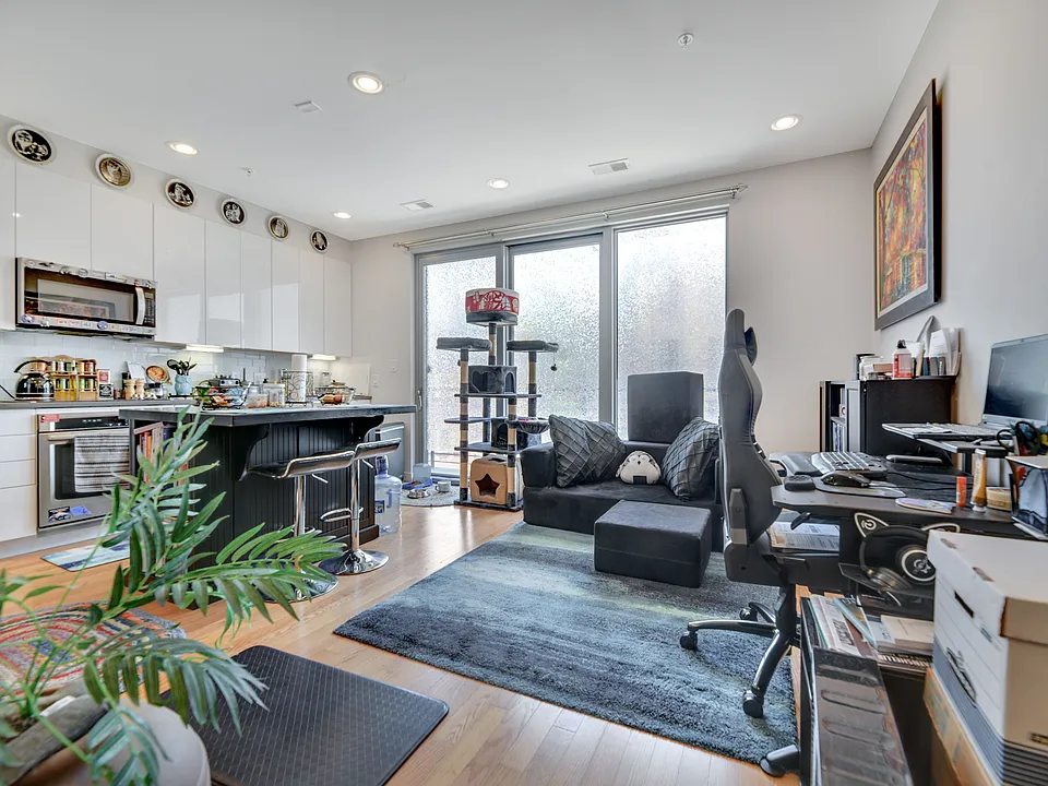 435 R St NW #302
