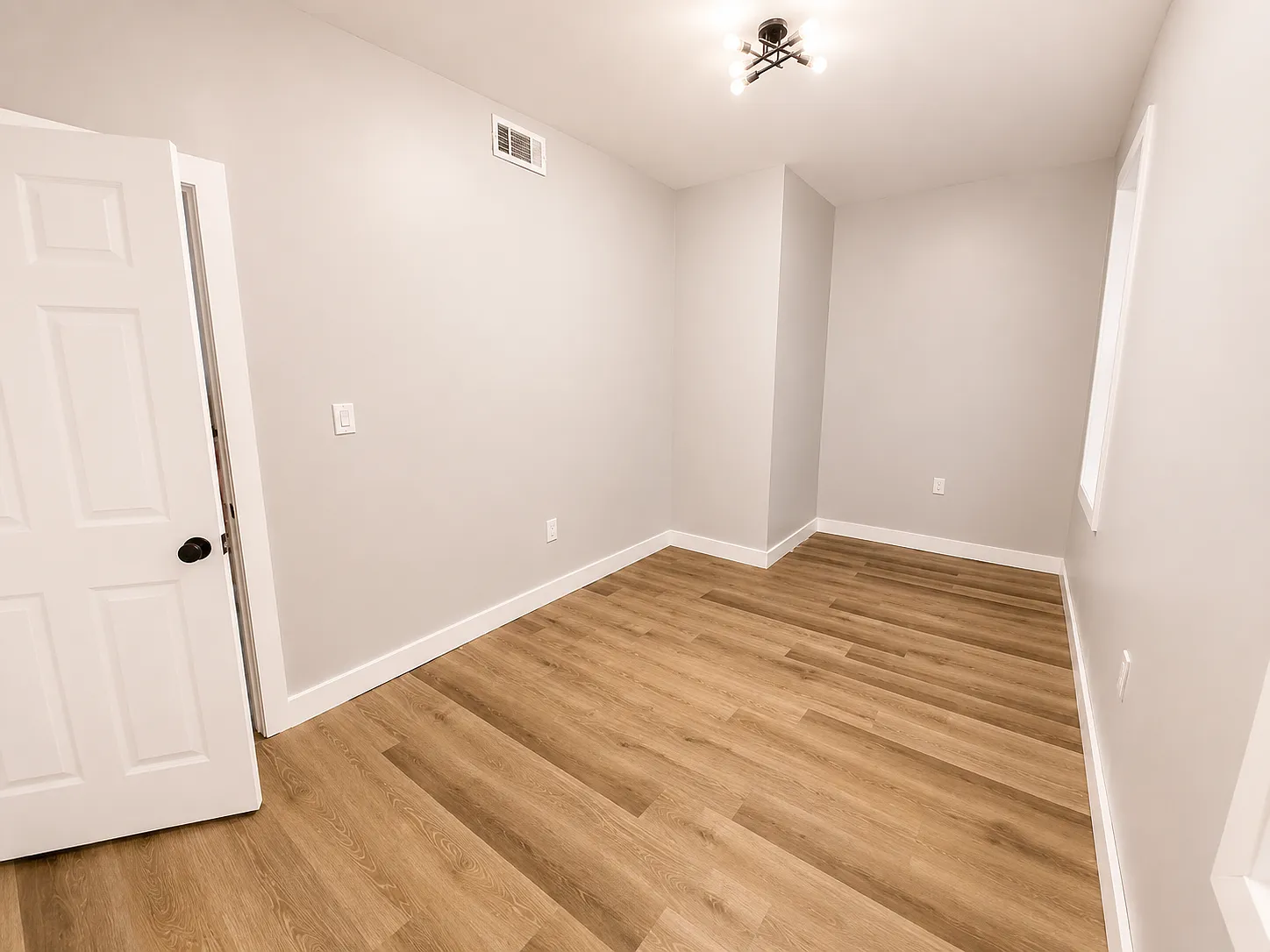 3 bed, 750 sqft, $2,100 — Photo 4