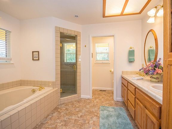 4th image of 5075 Sweetwater Dr