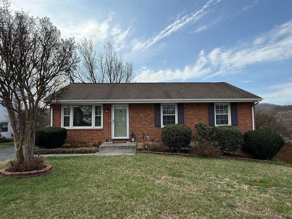 1st image of 822 Moran Ave