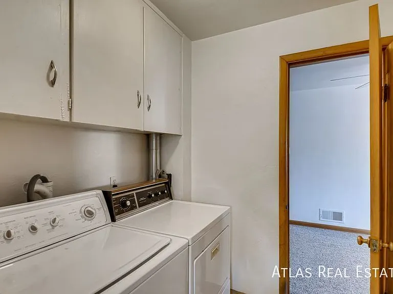 2714 N Grove St — Photo 25