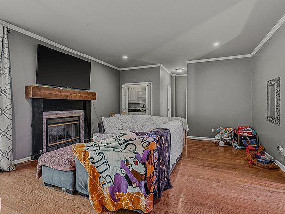 3rd image of 2104 Spring Hollow Dr