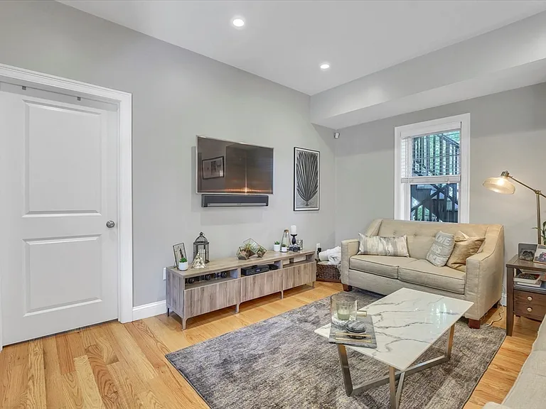 46 Port Norfolk St #1 — Photo 11