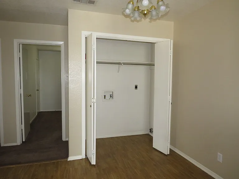 2014 Cedarhill Dr #D — Photo 8