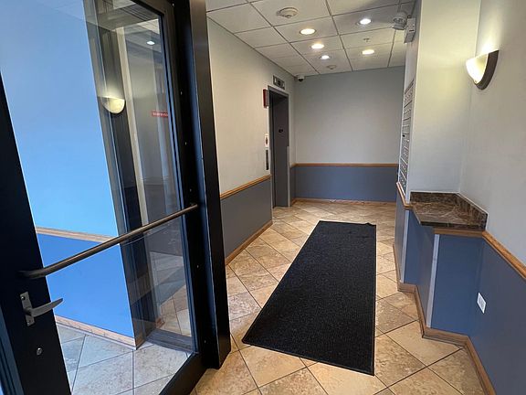 4th image of 5924 N Lincoln Ave APT 407