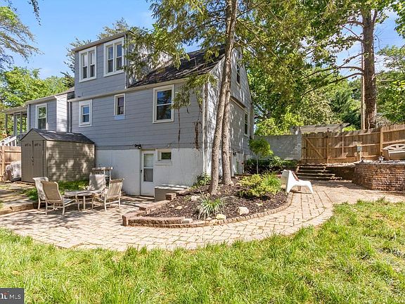2nd image of 3021 Woodlawn Ave