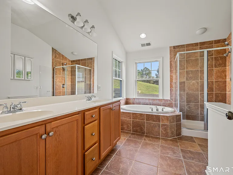 5 Rolling Hills Dr — Photo 35