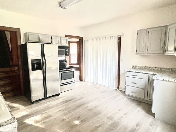 5th image of 408 Caroline St