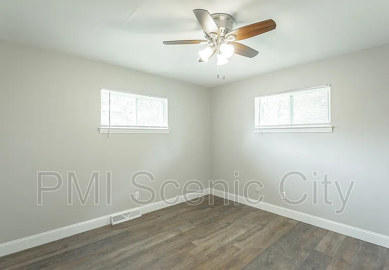 1375 Orbit Dr — Photo 19