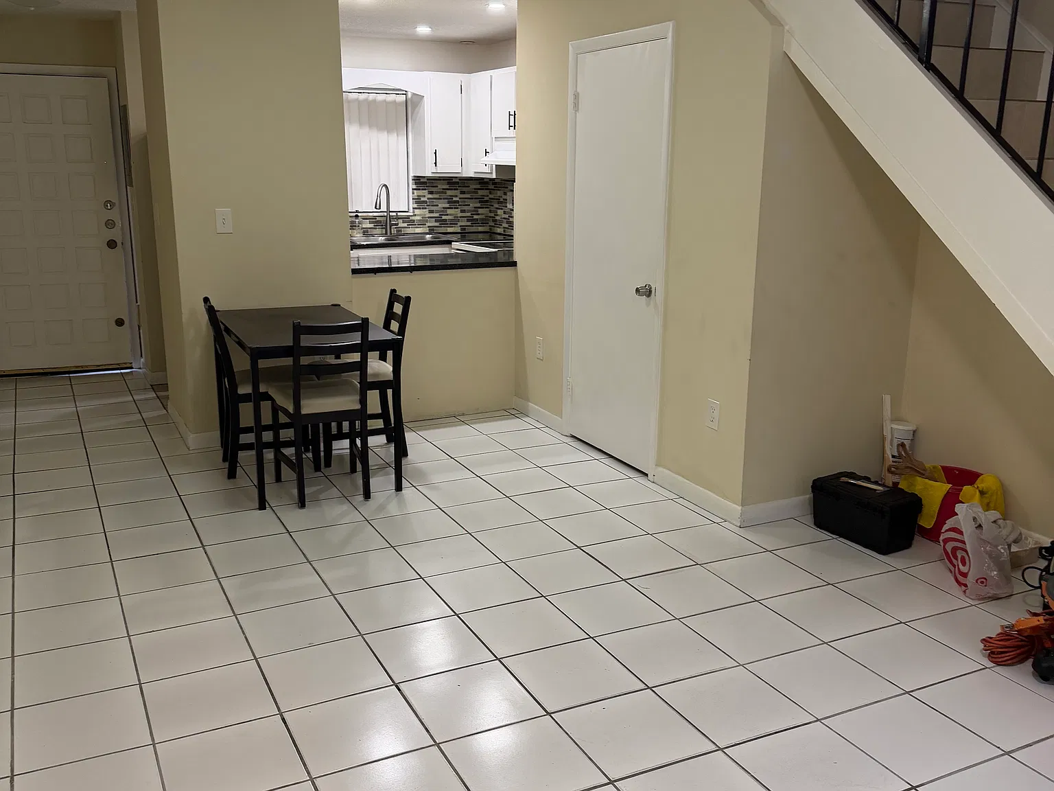 1 bed, 1.5 bath, 823 sqft, $1,900 — Photo 2