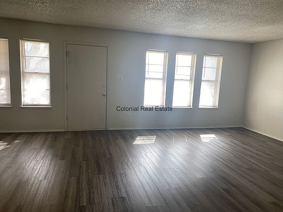 3rd image of 801 Laurelwood Dr APT A