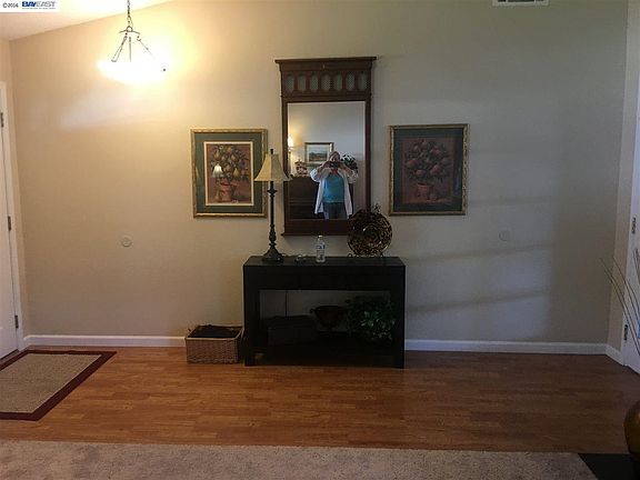 4th image of 1373 Hudson Way