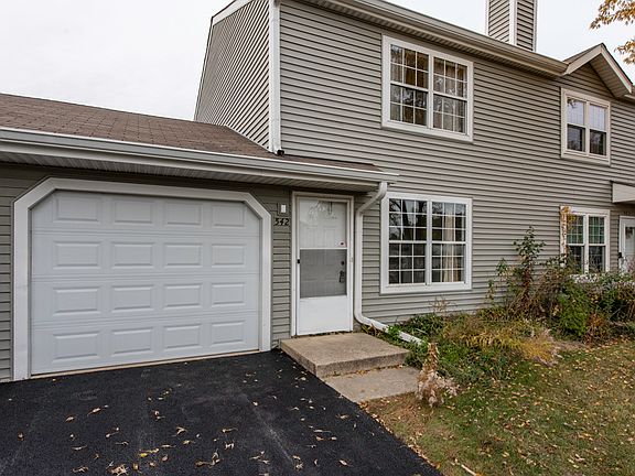 3rd image of 542 Normandie Ln