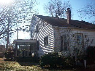 2nd image of 905 E Marion St