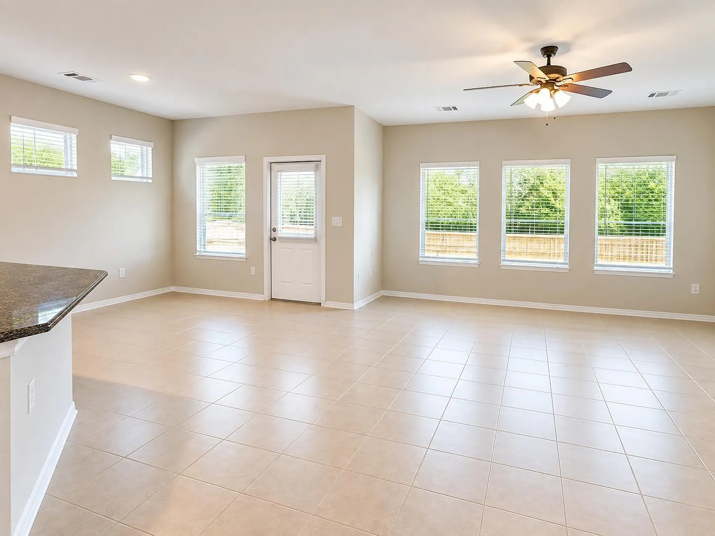 3 bed, 2.5 bath, 2184 sqft, $2,100 — Photo 4