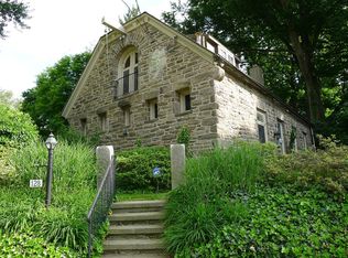 128 E Chestnut Hill Ave, Philadelphia, PA 19118