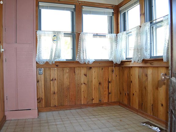 2nd image of 501 W Park St