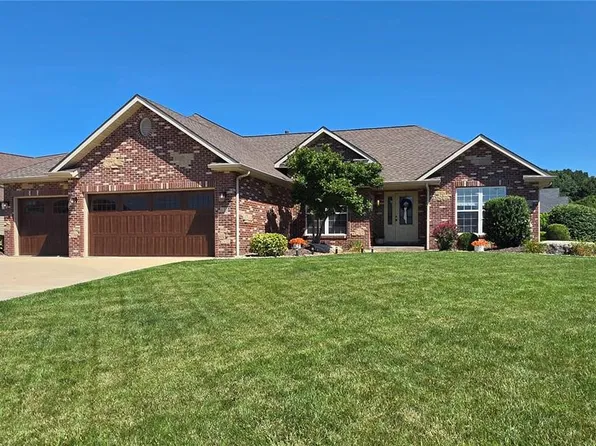 137 Stonebridge Bluff Dr, Maryville, IL 62062