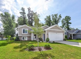 11949 Maplegrove Dr, Holland, MI 49424