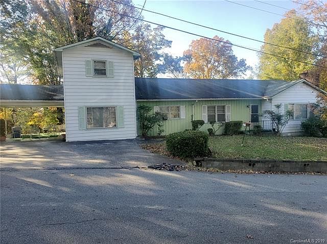 1st image of 415 Arlington Cres