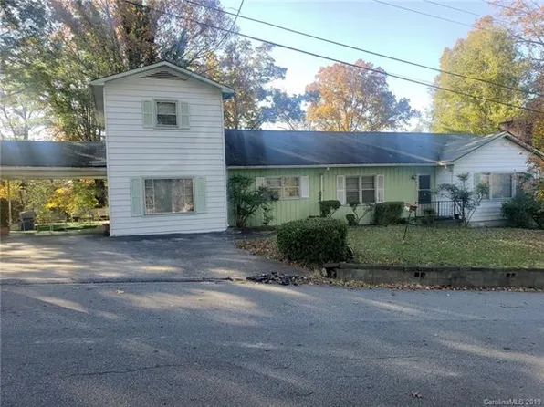 415 Arlington Cres, Lenoir, NC 28645