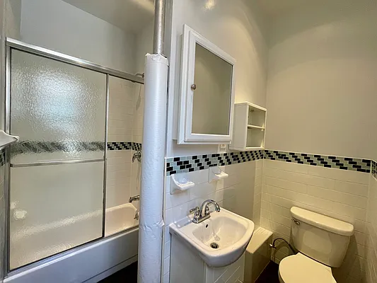 Rented by Highline Residential | media 28