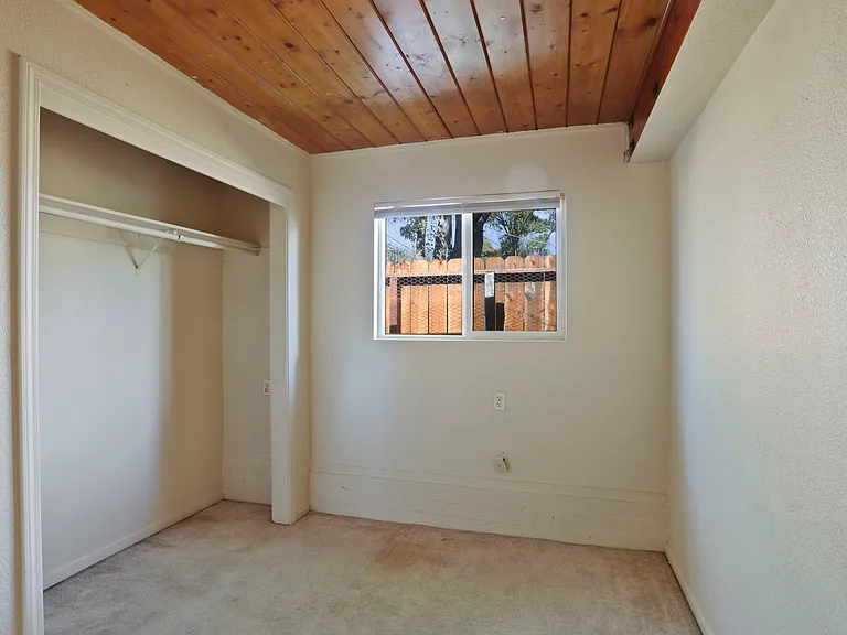503 E Essex St — Photo 8
