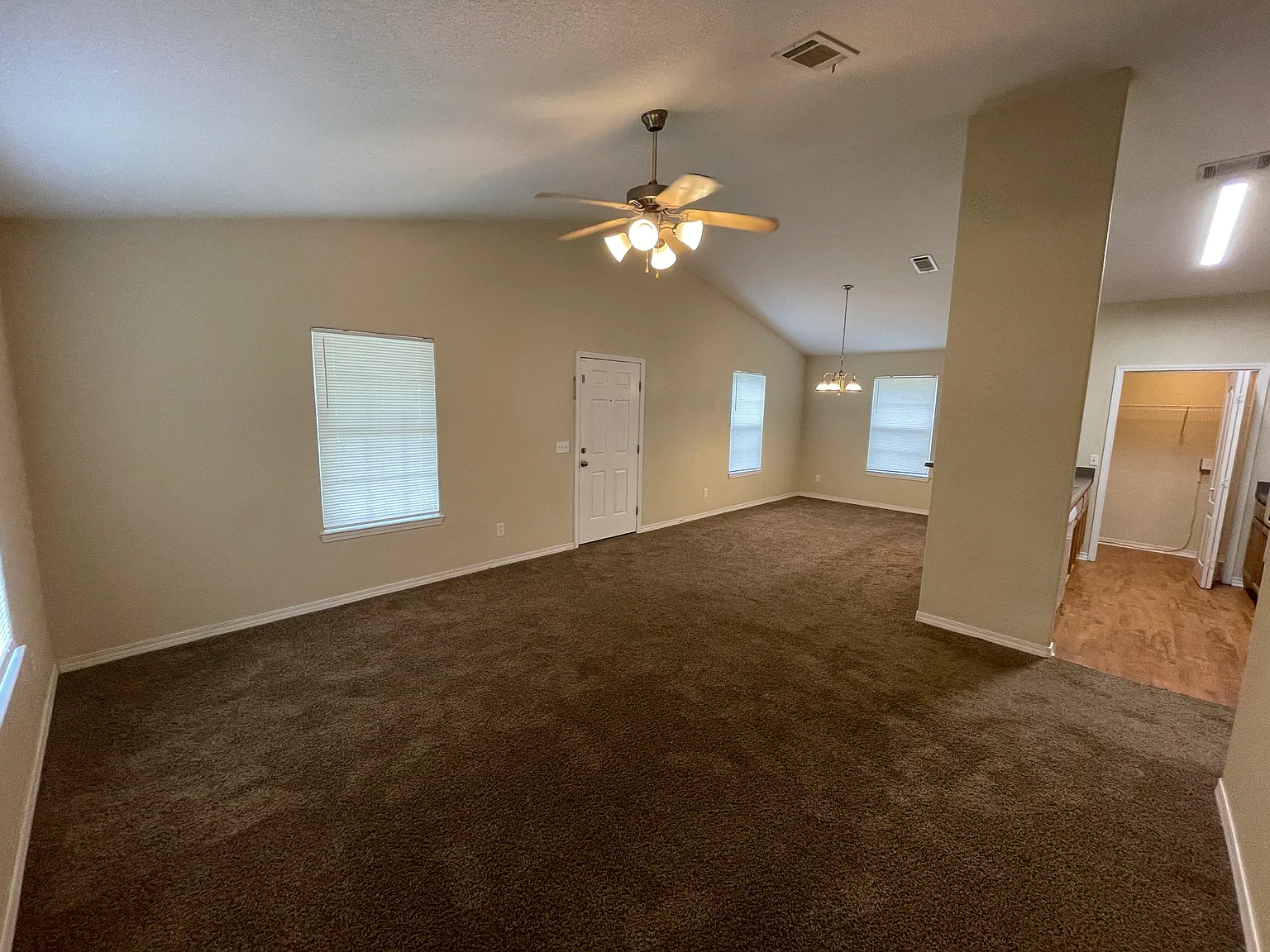 3 bed, 1260 sqft, $1,695 — Photo 3