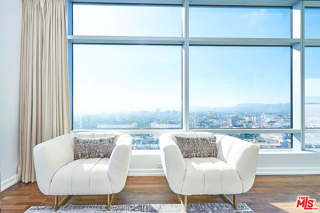 2 bed, 3.0 bath, 2010 sqft, $8,500 — Photo 1
