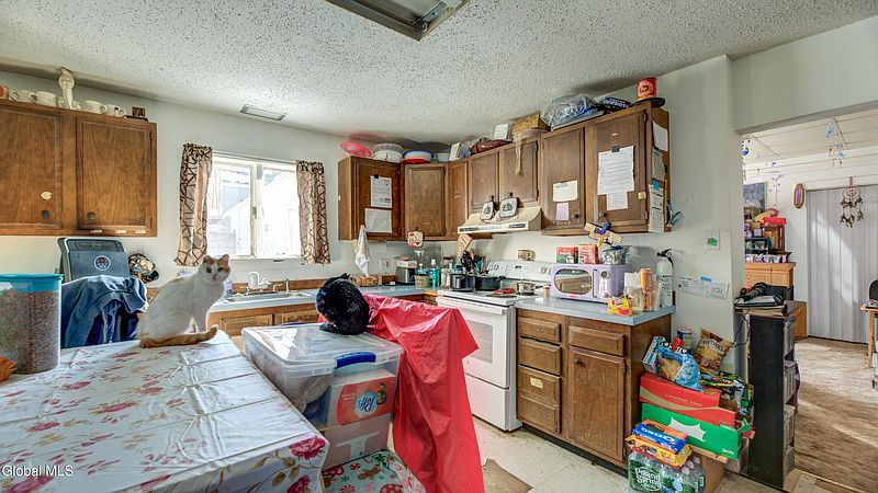 3rd image of 85 Fairview Place