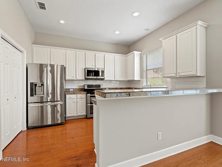 7610 Sentry Oak Cir W — Photo 8