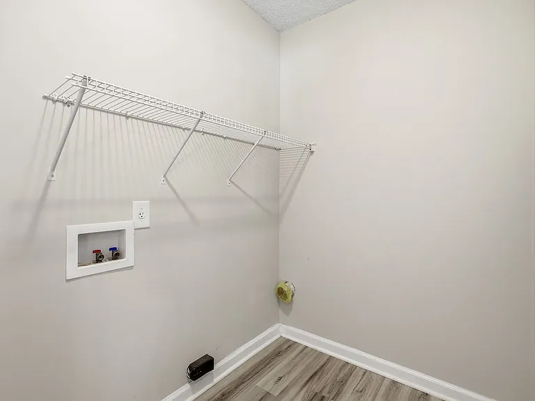 303 Louise Ave — Photo 10