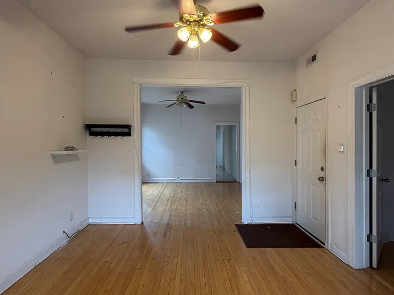 3319 W Berteau Ave #2 — Photo 9