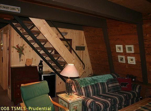 2nd image of 1655 Willow Ave