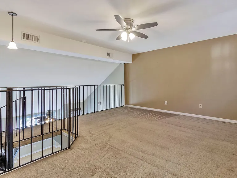 9 Forest Breeze Ct — Photo 24