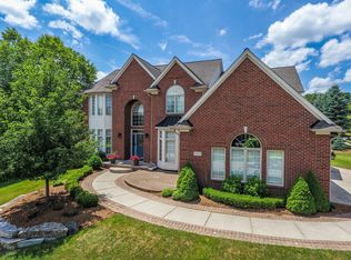 1131 Silver Creek Ct, Rochester Hills, MI 48306