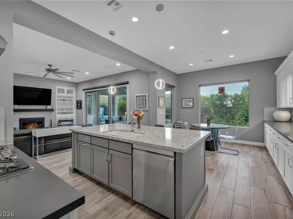 9988 Regency Square Ave, Spring Valley, NV 89148